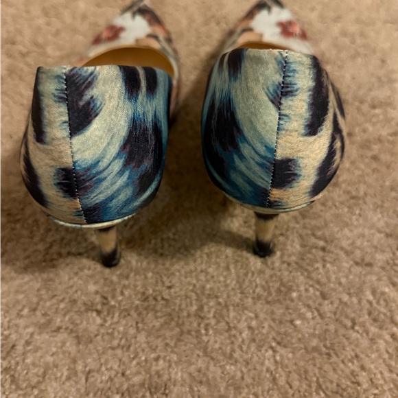 NINE WEST colorful cream base multicolor pump. - Picture 3 of 6